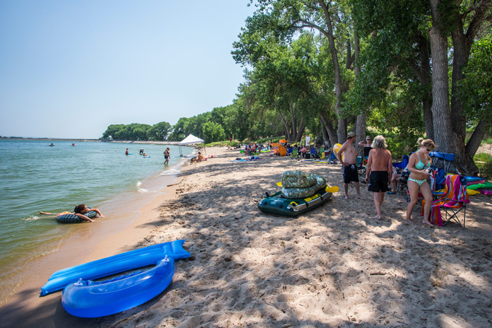beachgoers on the shore of Jackson lake